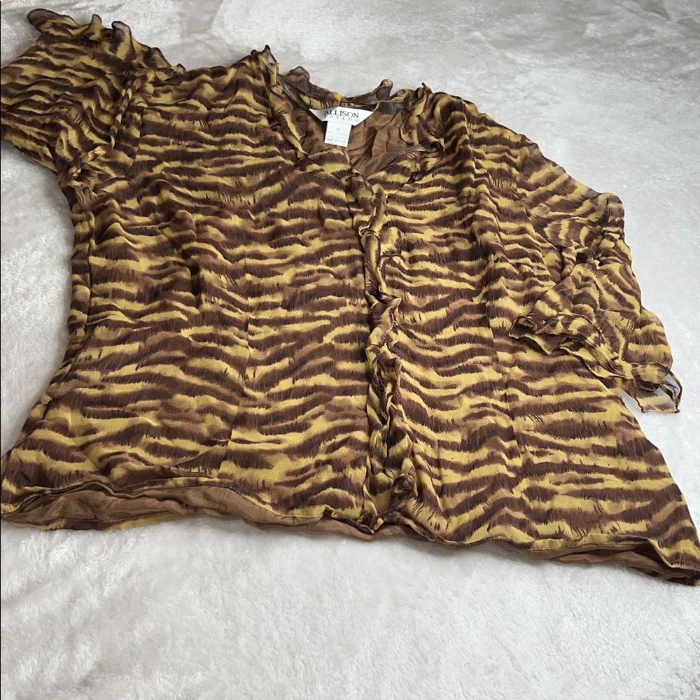 ALLISON TAYLOR XL 100% Silk Brown /Black Mobwife Animal Print Blouse Ruffled